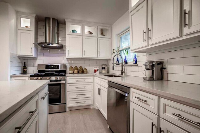 Building Photo - 13749 Pyramid Dr
