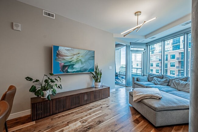 Building Photo - LUX 1BD, 1.5BA Lakehouse Condo with Bonus Den