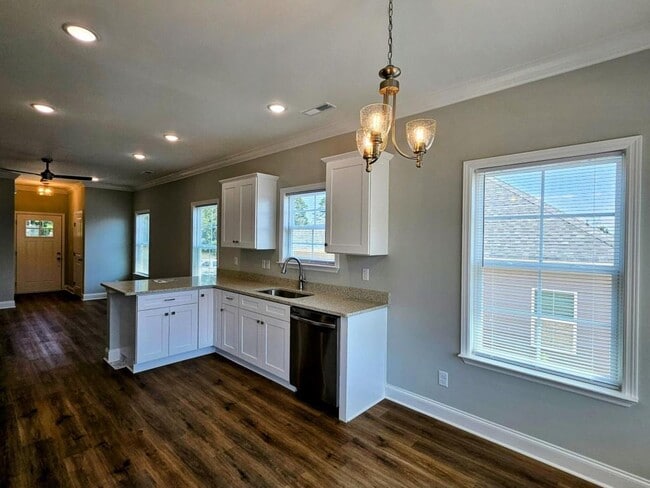 Primary Photo - 395 NE Bellingham Dr