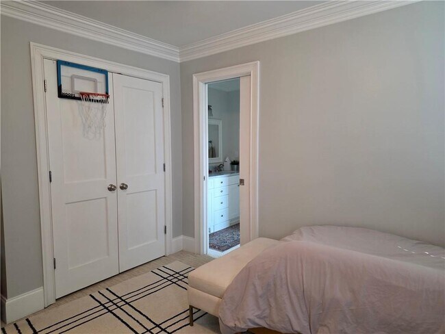 Building Photo - 2076 Anderson Dr SE