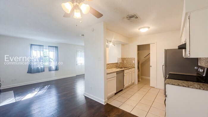 Building Photo - 900 Taulbee Ln