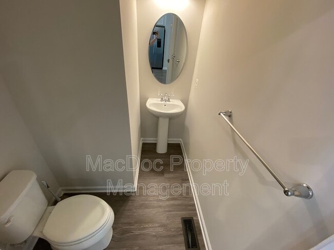 Building Photo - 9730 Cedarmass Cir