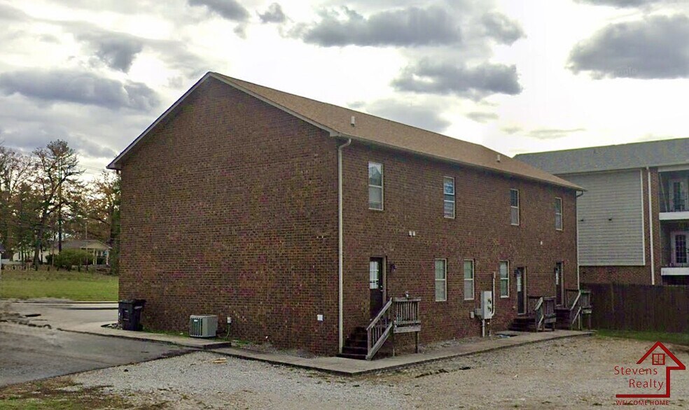 Building Photo - 540 W Stevens St