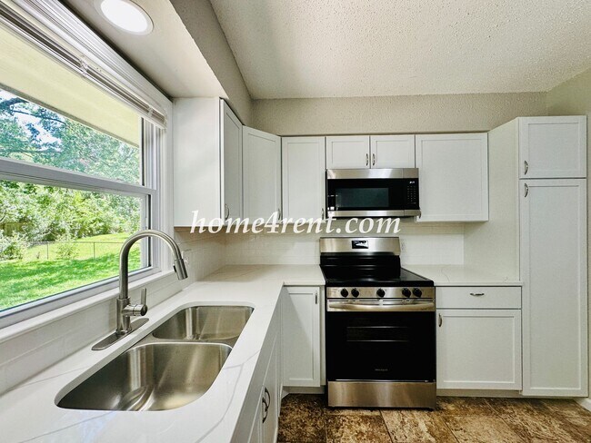 Building Photo - Updated Raytown Ranch w/ Wood Floors, SS Appliances, Finished Basement and a Fenced Yard!