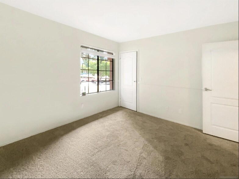 Building Photo - 12059 Alta Carmel Ct