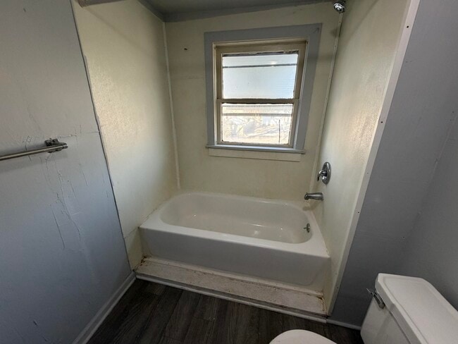 Building Photo - 1128 Chandler-