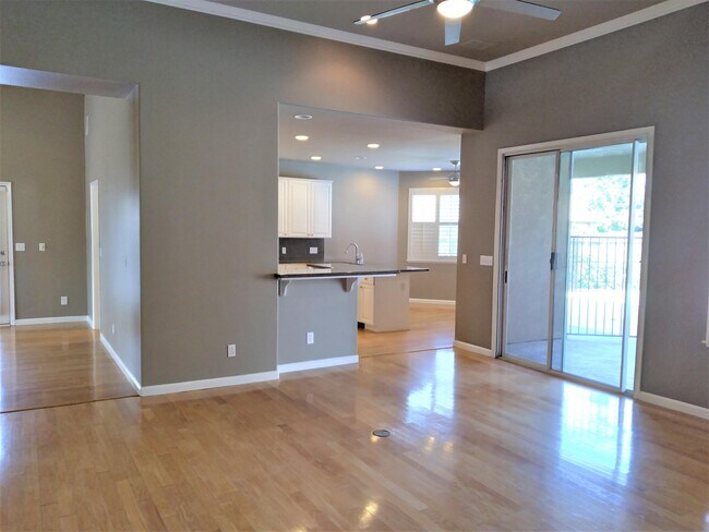 Building Photo - 553 W Fallbrook Ave