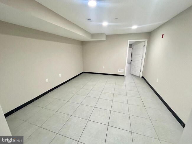 Building Photo - 439 Wiota St