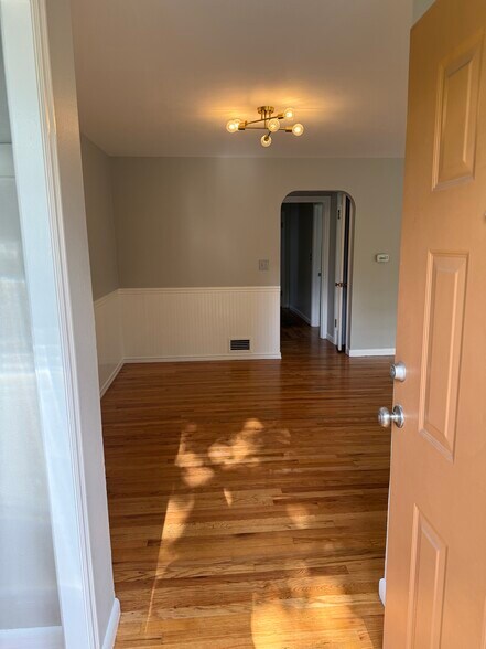 Building Photo - 411 S Coeur Dalene St