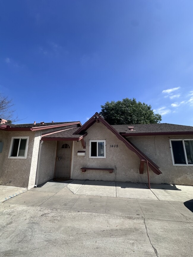 Building Photo - 1405 Skyline Dr