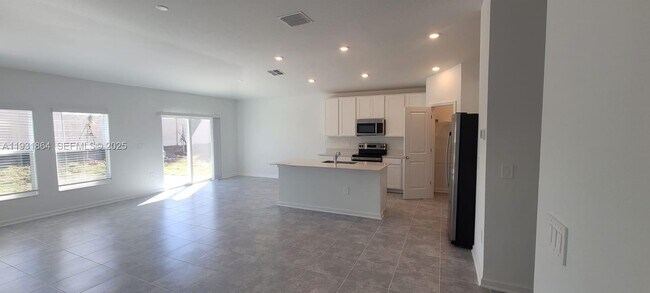 Building Photo - 2031 Punch Bowl Ave