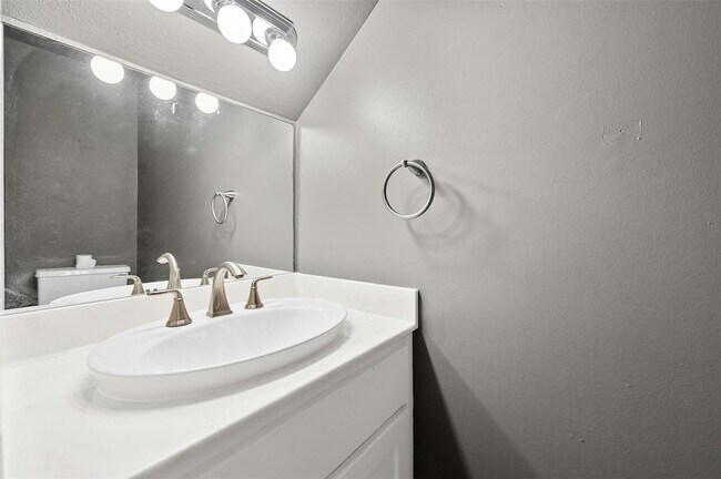 Building Photo - 1904 Goodrich Ave