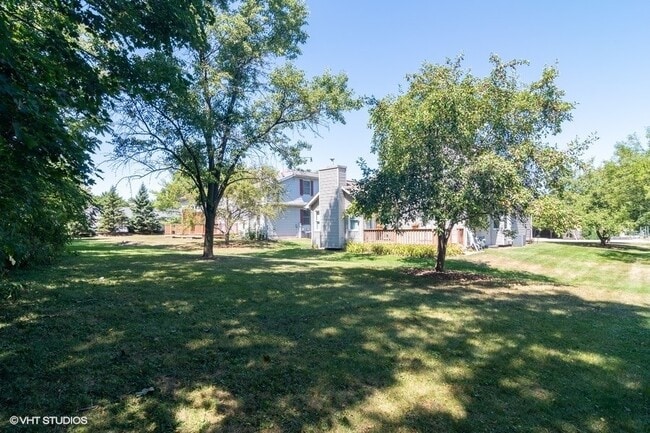Building Photo - 106 E Fox St