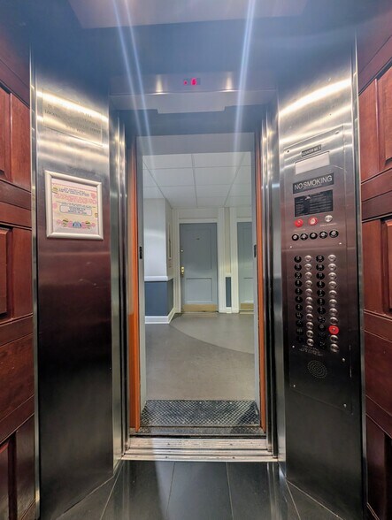 Building Photo - 1324 Locust St