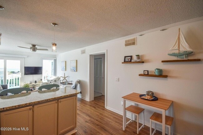 Building Photo - 301 Commerce Way