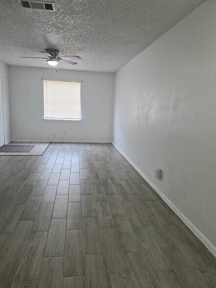 Building Photo - 214 Pine Meadow Dr