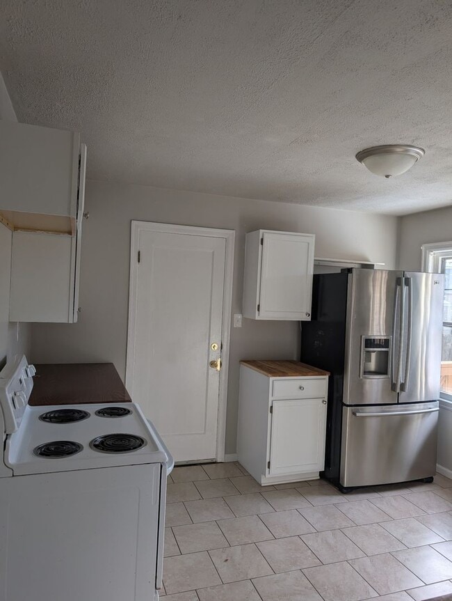 Building Photo - 4BD/2BA - University View - 1 car garage