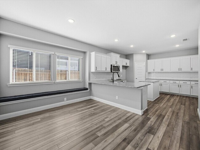 Building Photo - 701 Presidio St