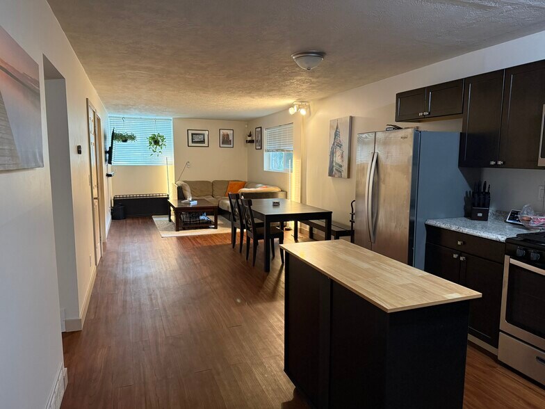 Building Photo - 249 S 700 E