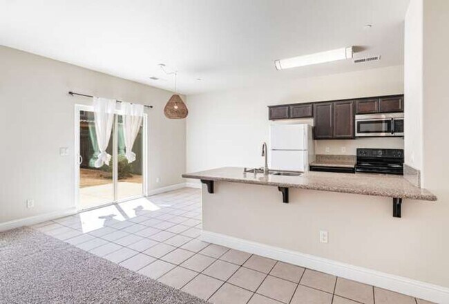 Building Photo - 538 N Burgan Ave