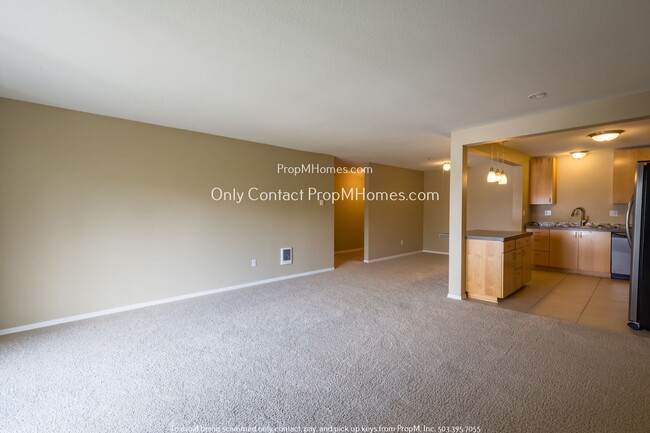 Primary Photo - Wonderful Two Bedroom Luxury Condo In Lake...