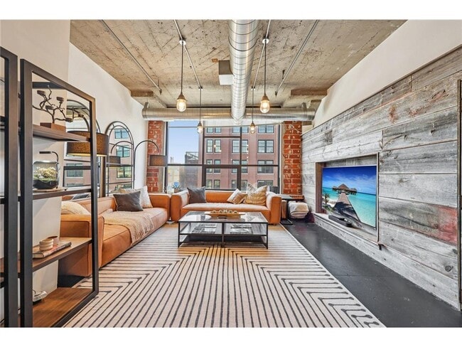 Building Photo - 718 N Washington Ave