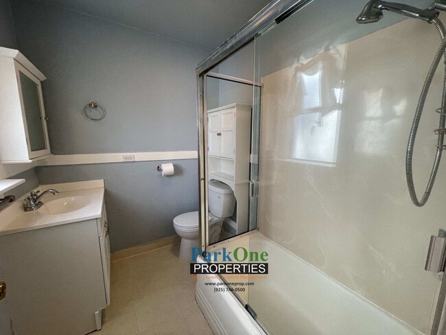 Building Photo - Ward St LO