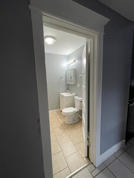 Building Photo - 2532 S Albany Ave