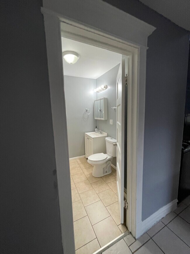 Building Photo - 2532 S Albany Ave