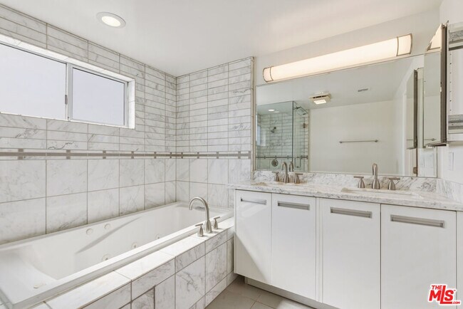 Building Photo - 3637 Dunn Dr