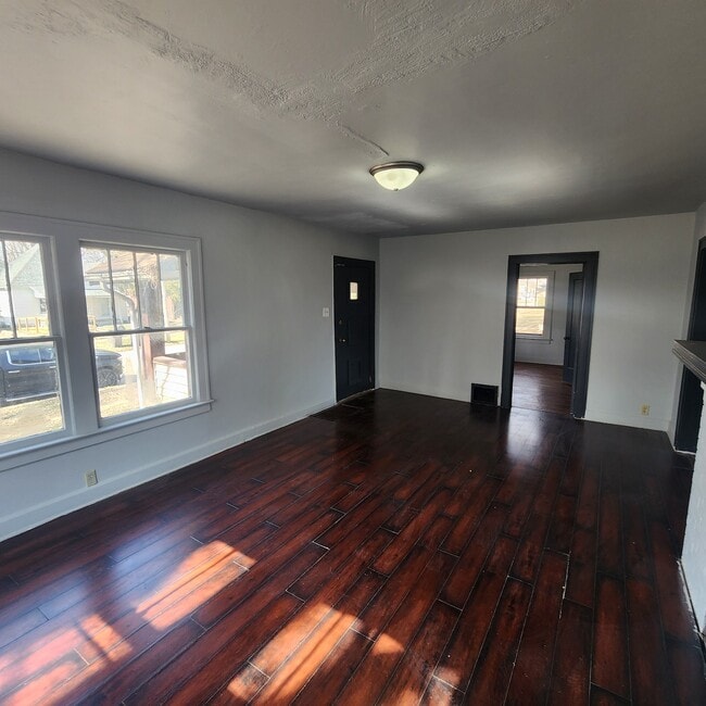 Building Photo - 603 Harmon St