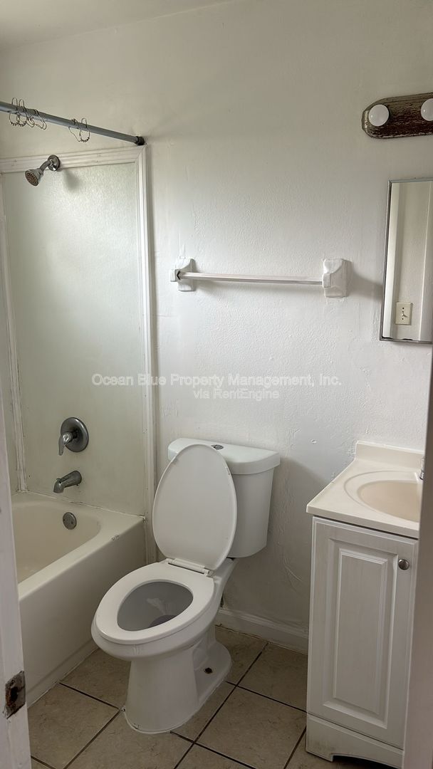 Building Photo - 1942 Passaic Ave