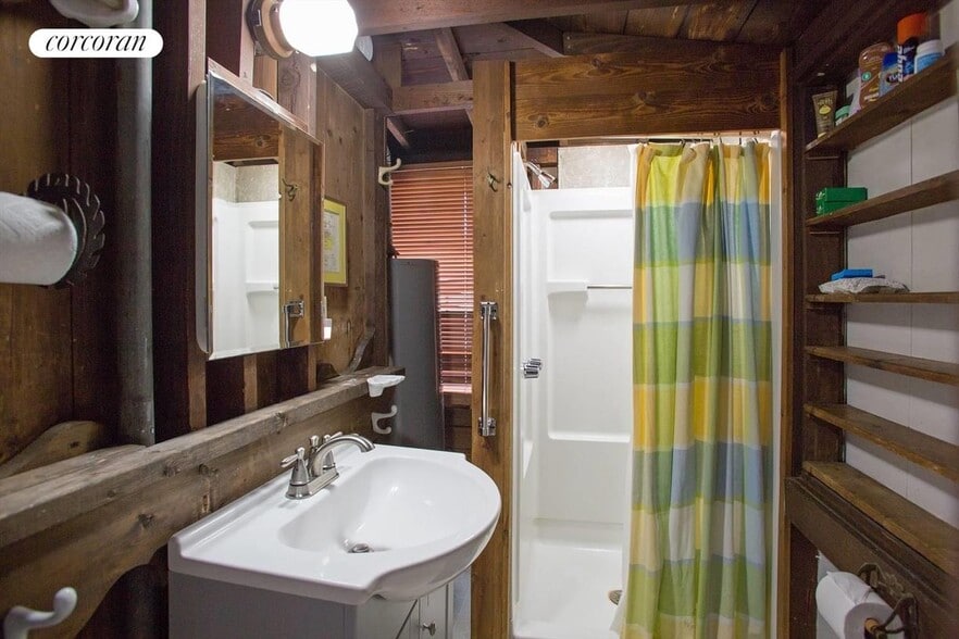 Building Photo - 39 Point Rd