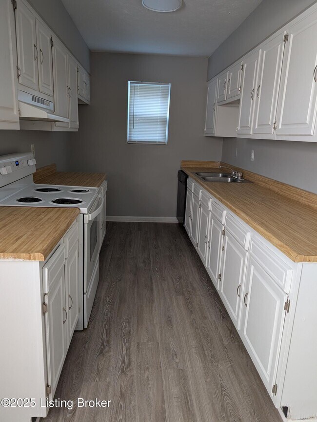 Building Photo - 3224 Springfield Dr