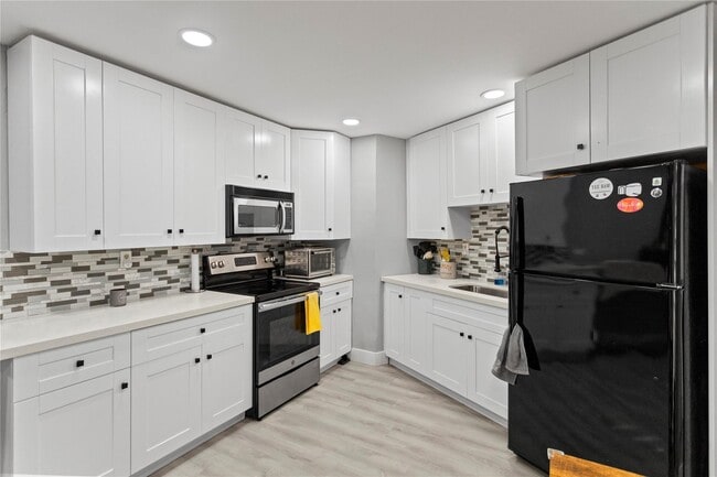 Building Photo - 22940 Oxford Pl