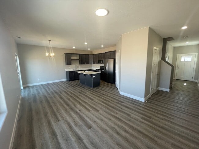 Building Photo - Cedar Reserve End Unit!!