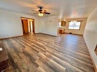 Building Photo - Large 3 Bed/2 Bath East Side Rental Home!