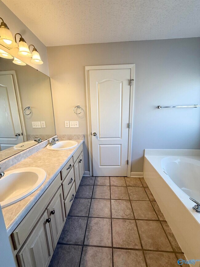 Building Photo - 230 Bonaire Dr