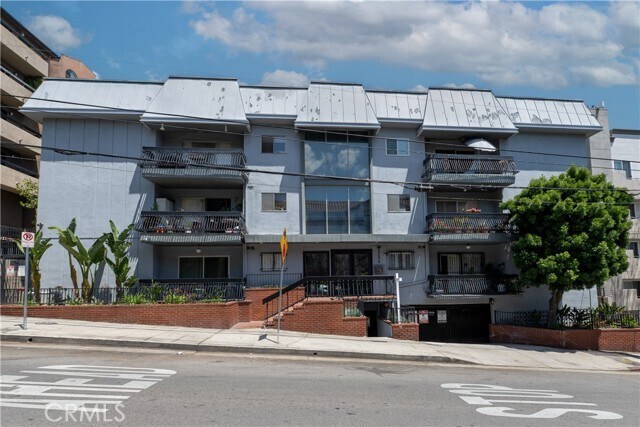 Building Photo - 1734 N Fuller Ave