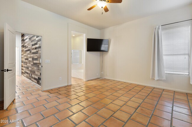 Building Photo - 2320 S Sorrelle