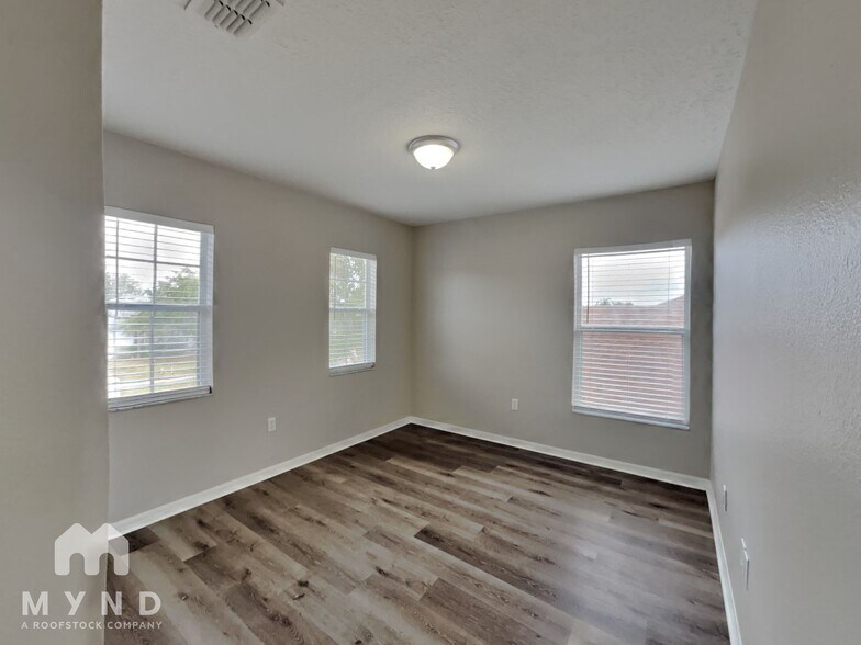 Building Photo - 2943 Lyndscape St