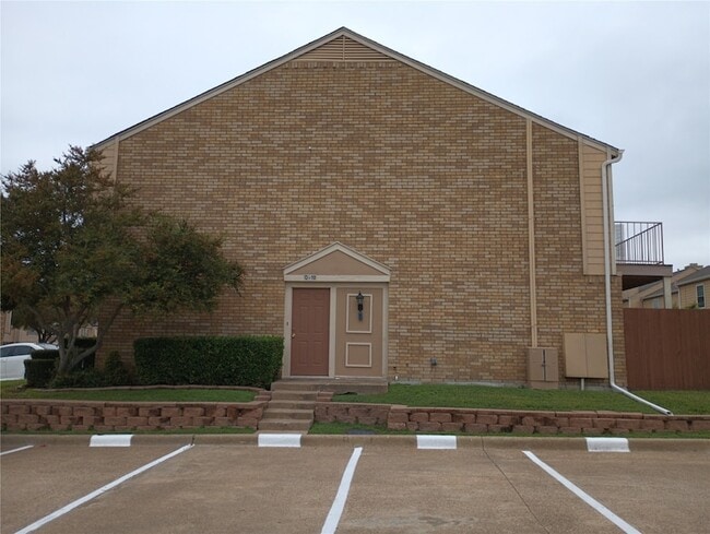 Building Photo - 2500 E Park Blvd