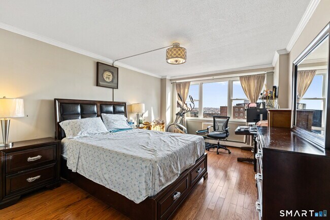 Building Photo - 65 Glenbrook Rd