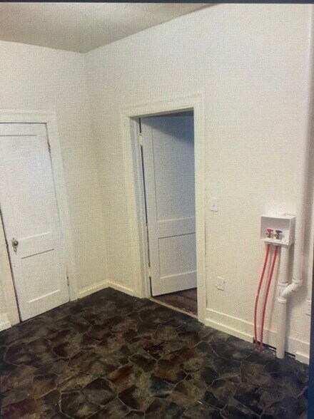 Building Photo - 165 Cooper Rd