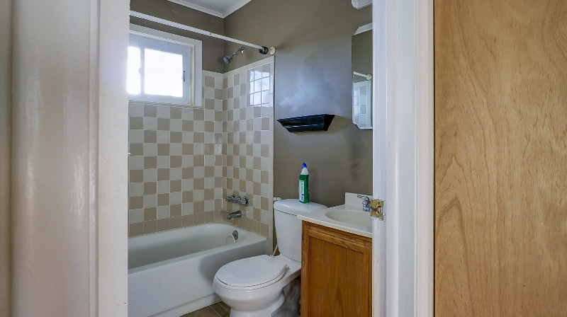 Older photo. Bath is being repainted, will post new pictures soon. - 1285 Commonwealth Ave