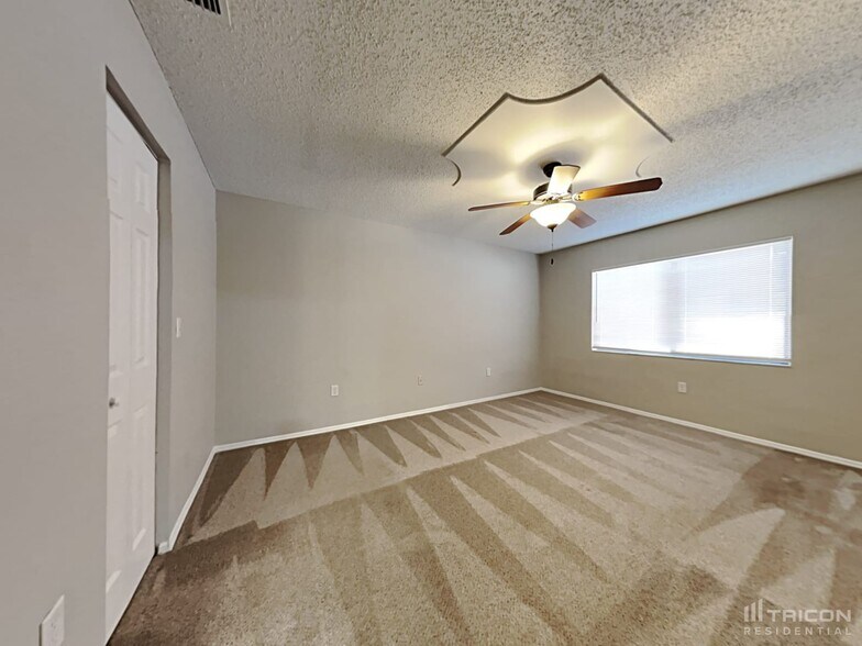 Building Photo - 10919 Livingston Dr
