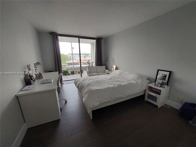 Building Photo - 2741 Taft St