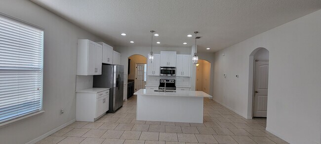 Building Photo - 2391 Beacon Landing Cir