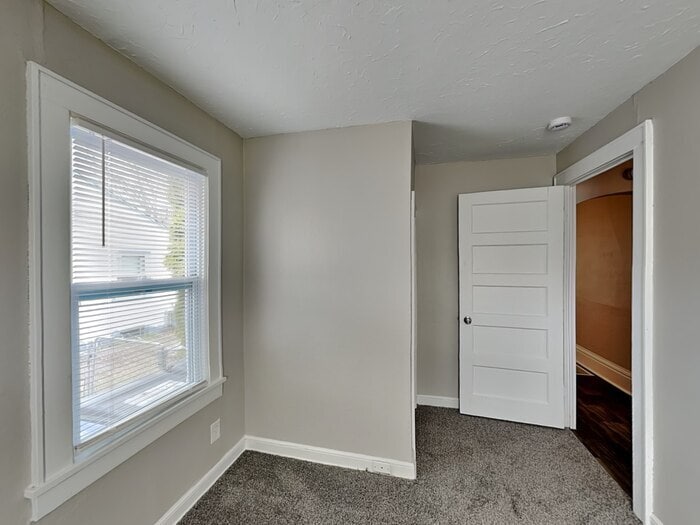 Building Photo - 2068 Reaney Ave E