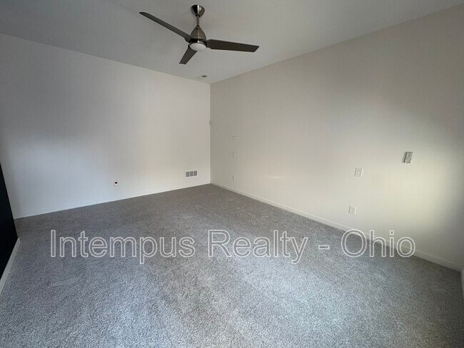 Building Photo - 2430 Richmond Rd